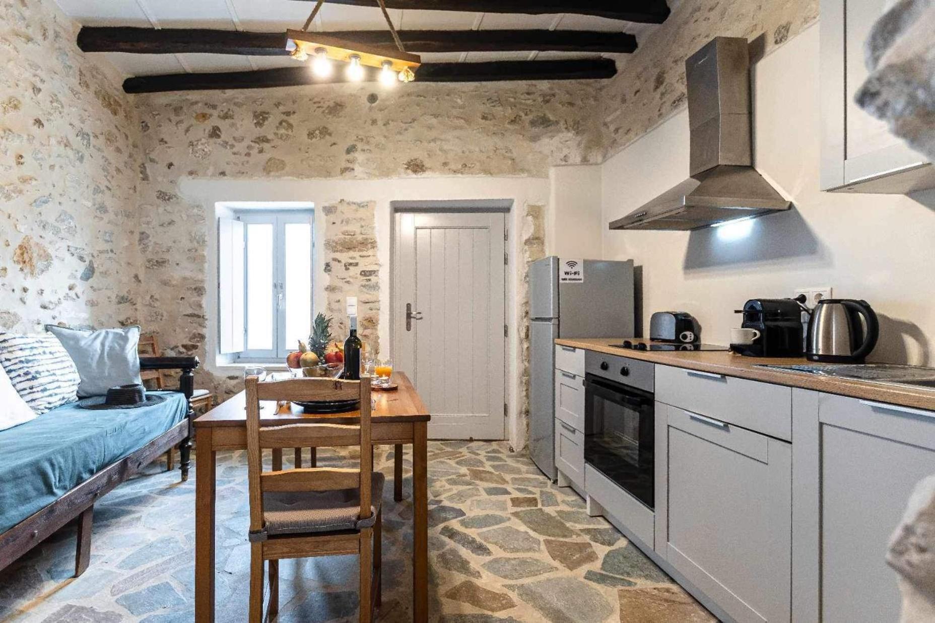 The White Stone House Apartment Naxos City ภายนอก รูปภาพ